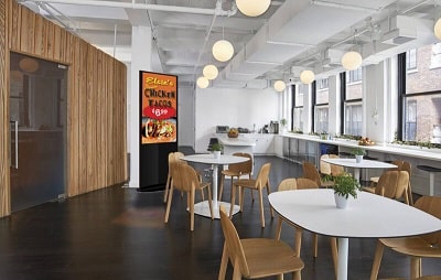 lunchroom digital signage Photo